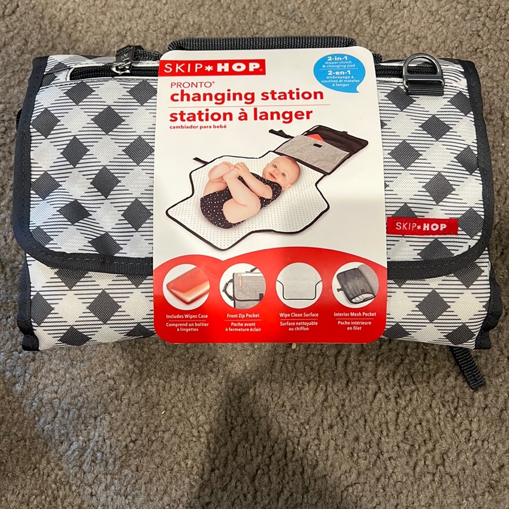 Skip hop changing pad